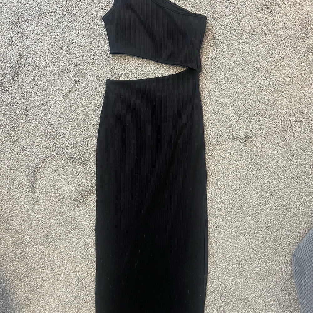 Lulu's Black One-Shoulder Sheath Midi Dress